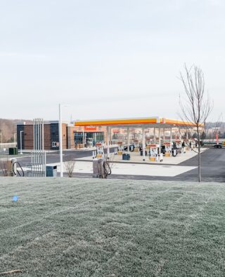 Next time you stop at the Quick Run on Archer Ave, in Lemont, IL- be sure to check out the brick detail on the exterior of this building. The accent face bricks are Black Opal Interstate Brick's. ⁠
.⁠
.⁠
#facebrick #interstatebrik #gasstation #cstore #lemontIL #generalcontractor #gc #chicagoconstruction #constructionfirm #utilitybricks #masonry #commercial #commercialconstruction #largeveneer #exposedbrick #exteriorfacade