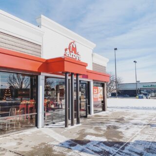 A look at Arby’s in Crystal Lake. This was an 8 week, open remodel, and had full facade renovation.
.
.
#arbys #qsr #quickserverestaurant #fastfood #chainrestaurant #commercialconstruction #franchise #developer #chicagoconstruction #crystallakeillinois